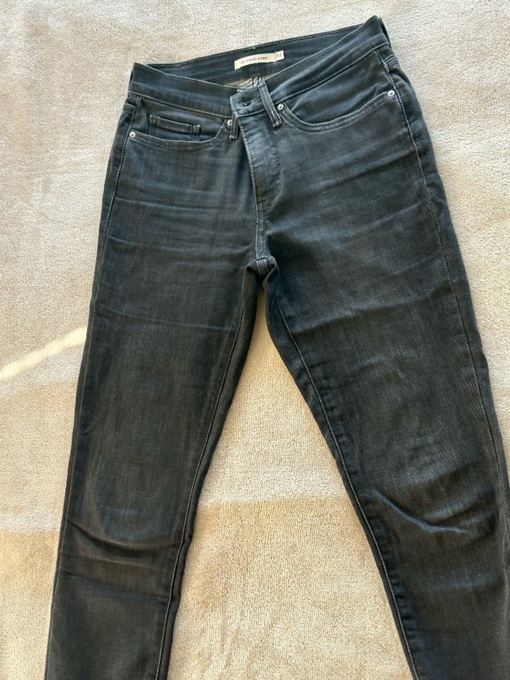 Levi's 311 Shaping Skinny Jeans Black Size 27 / 4